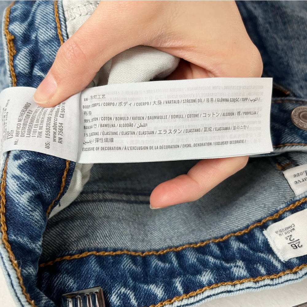 Abercrombie & Fitch The Mom High Rise Curve Love Jeans in Acid Wash Blue - Picture 10 of 11